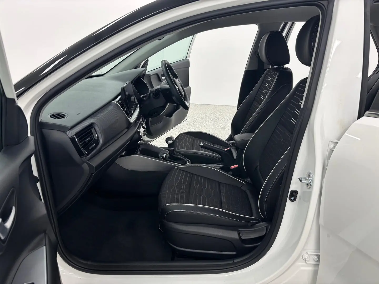 2022 Kia Stonic Gallery Image 17