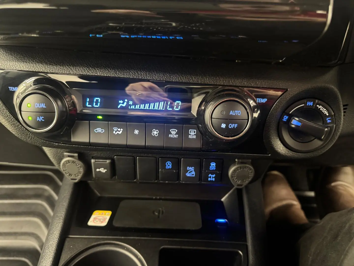 2025 Toyota Hilux Gallery Image 23