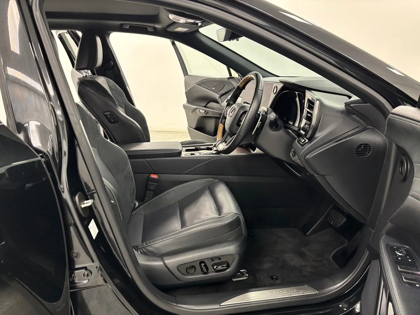 2024 Lexus RX Gallery Image 23