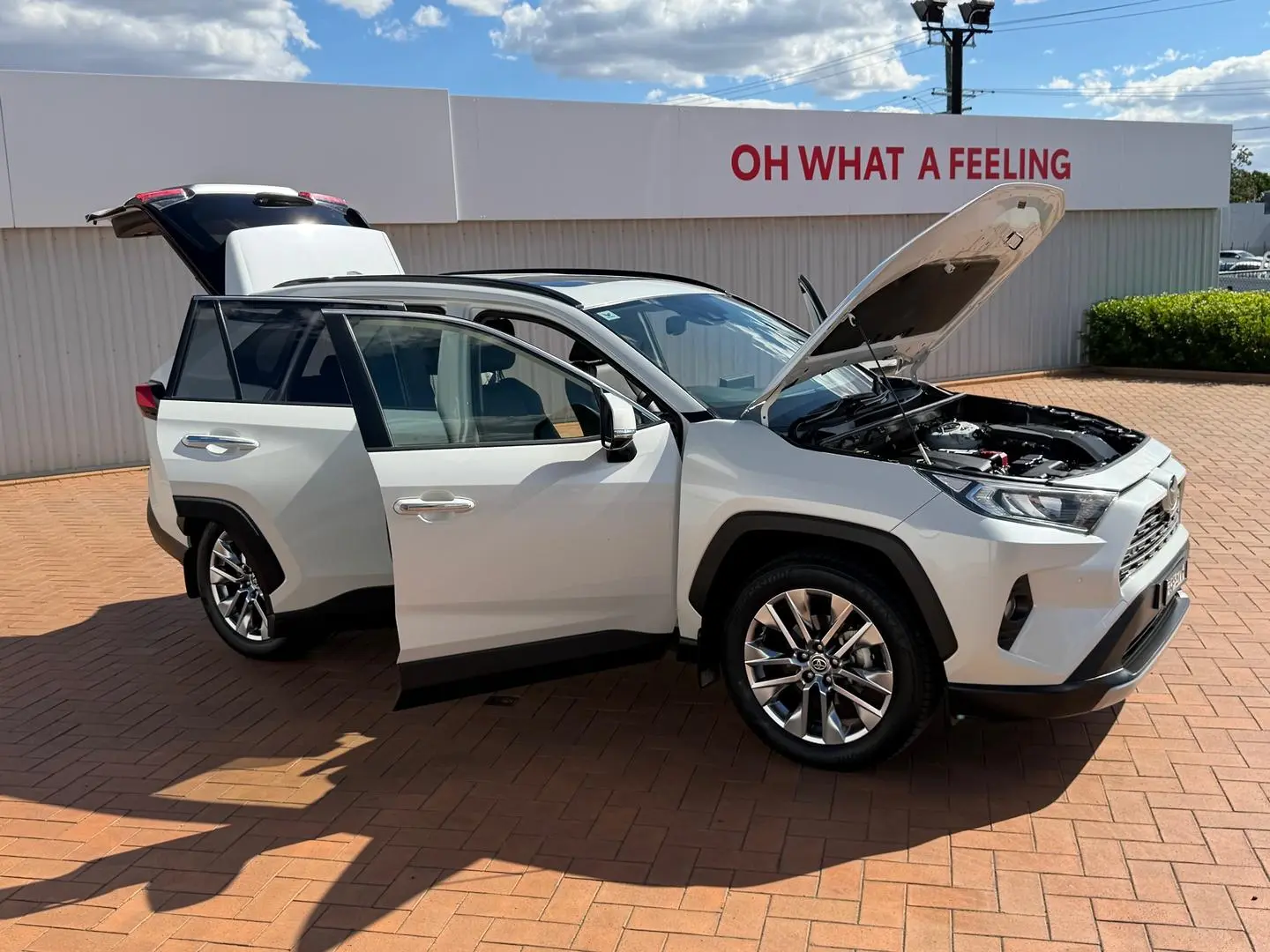 2020 Toyota RAV4 Gallery Image 8