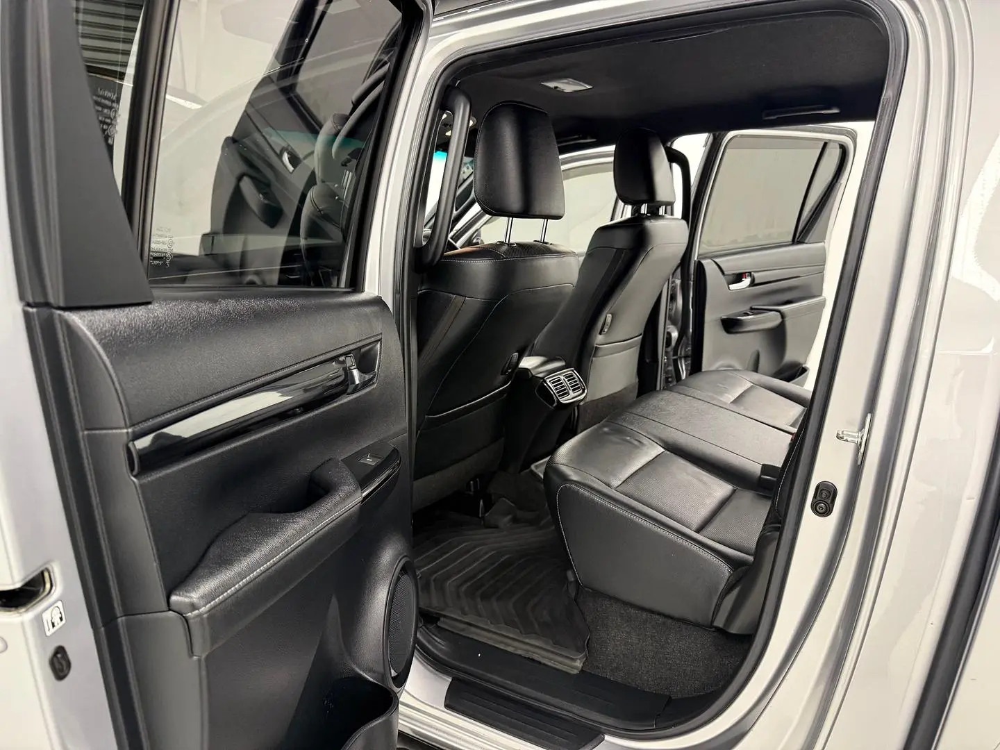 2018 Toyota Hilux Gallery Image 12
