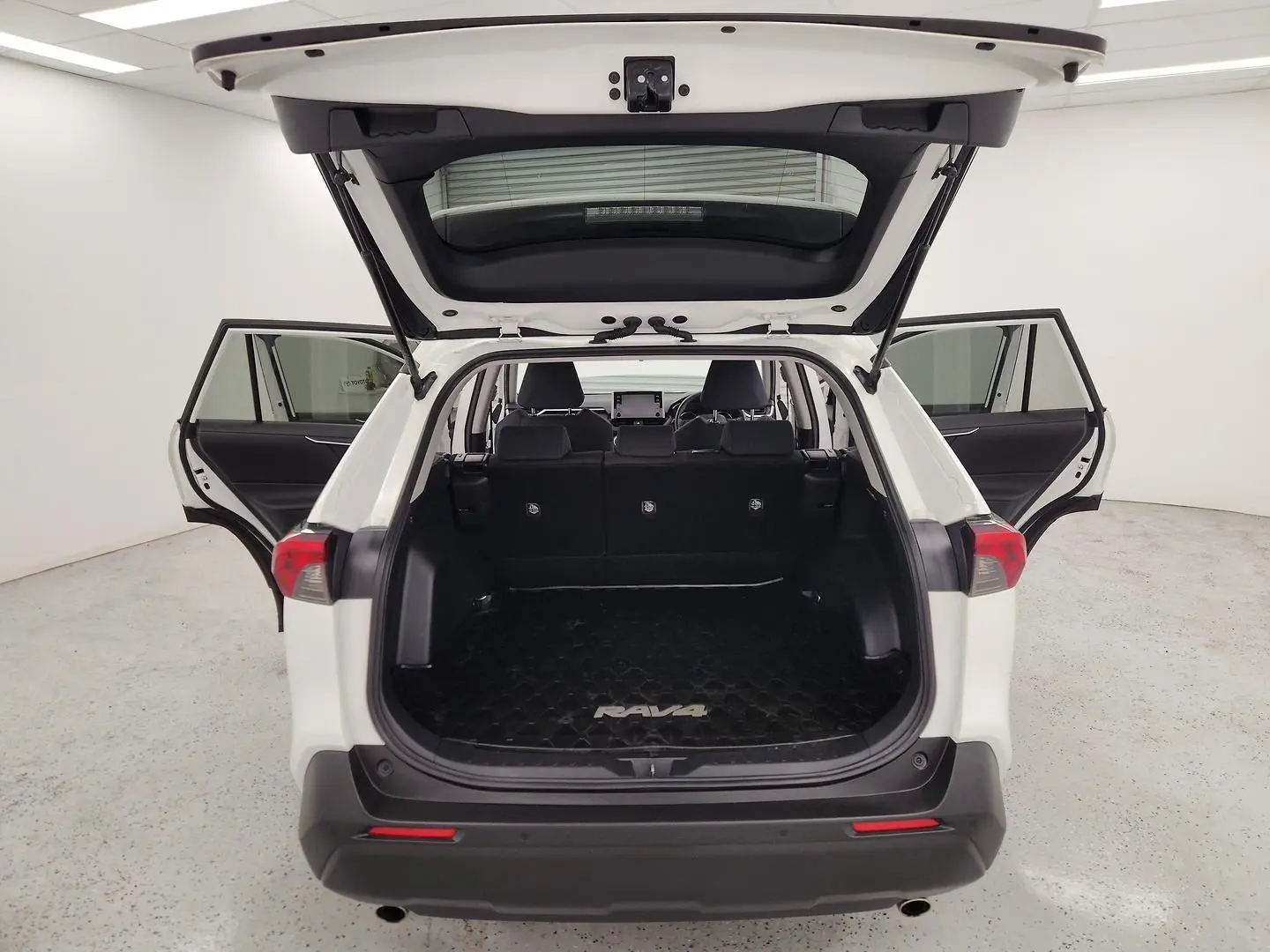 2020 Toyota RAV4 Gallery Image 11