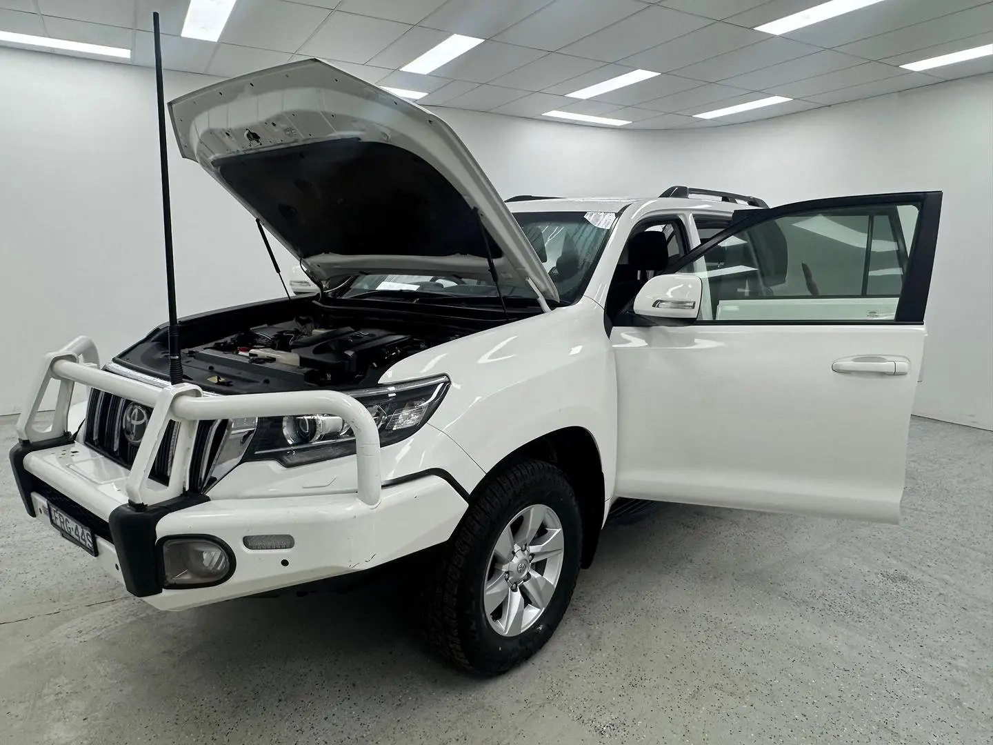 2018 Toyota Landcruiser Prado Gallery Image 12