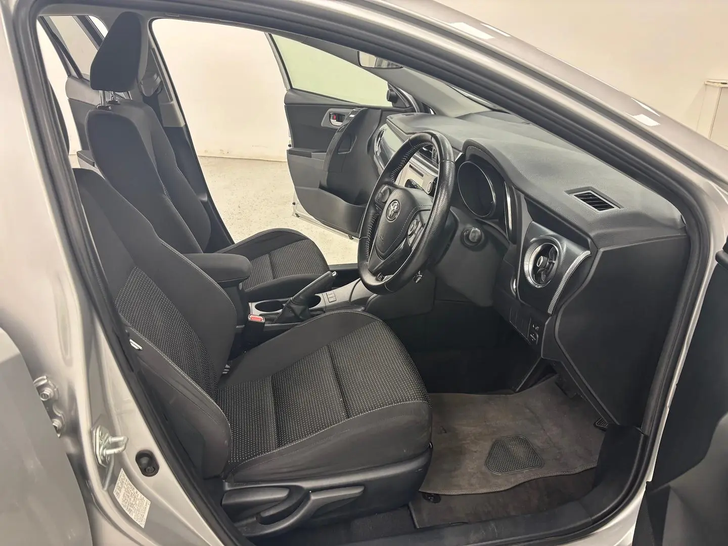 2016 Toyota Corolla Gallery Image 22