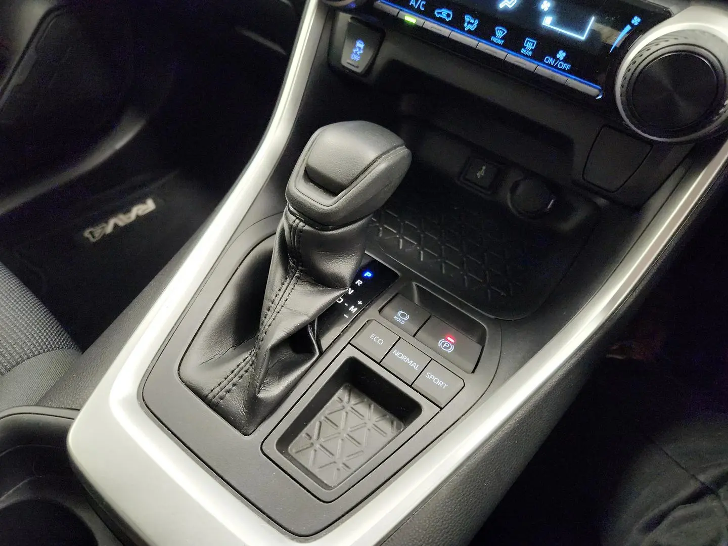 2020 Toyota RAV4 Gallery Image 30