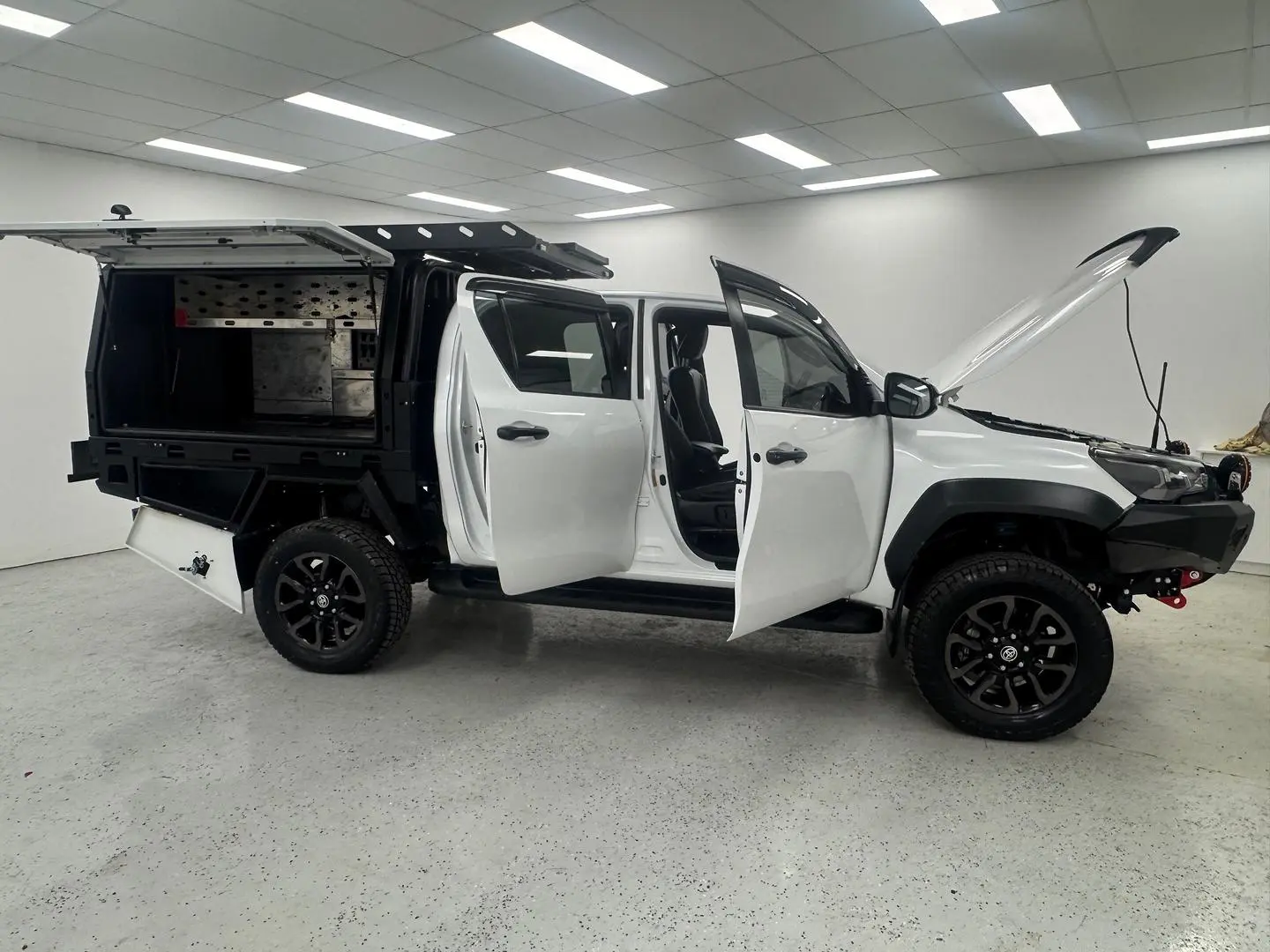 2023 Toyota Hilux Gallery Image 8