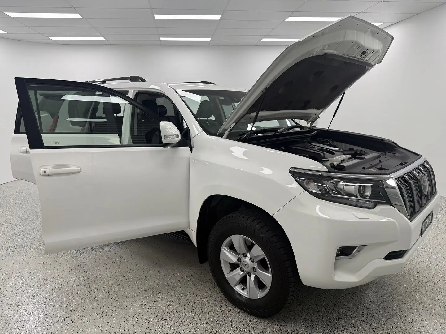 2021 Toyota Landcruiser Prado Gallery Image 20