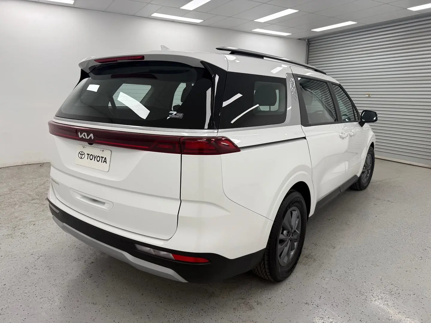 2023 Kia Carnival Gallery Image 3