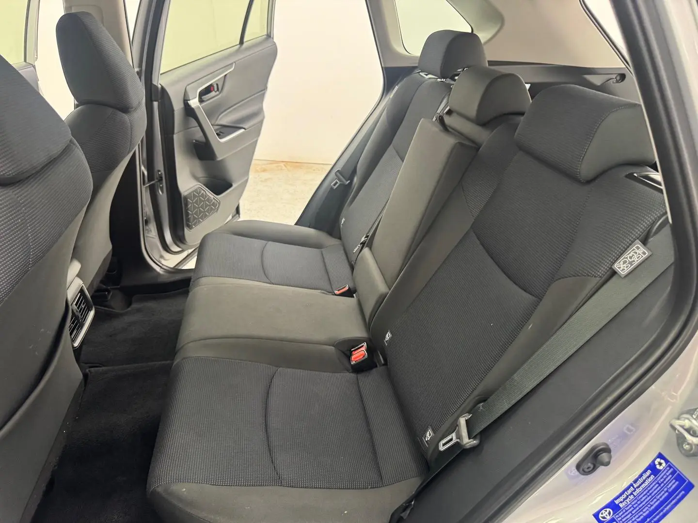 2024 Toyota RAV4 Gallery Image 31