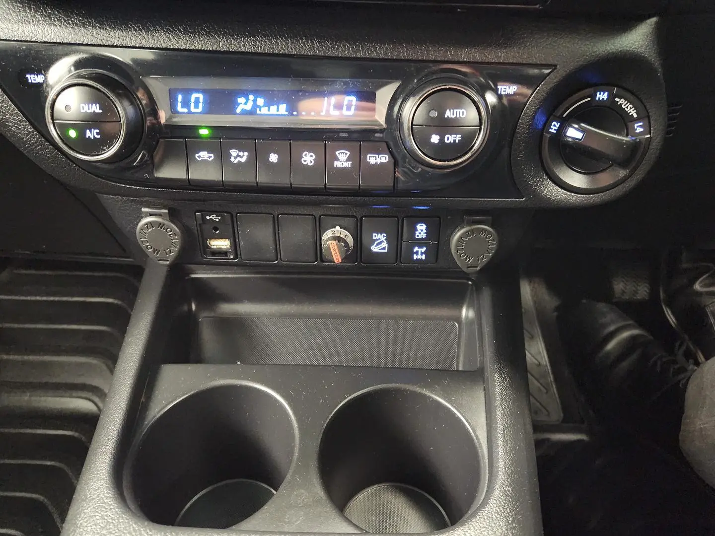 2022 Toyota Hilux Gallery Image 31