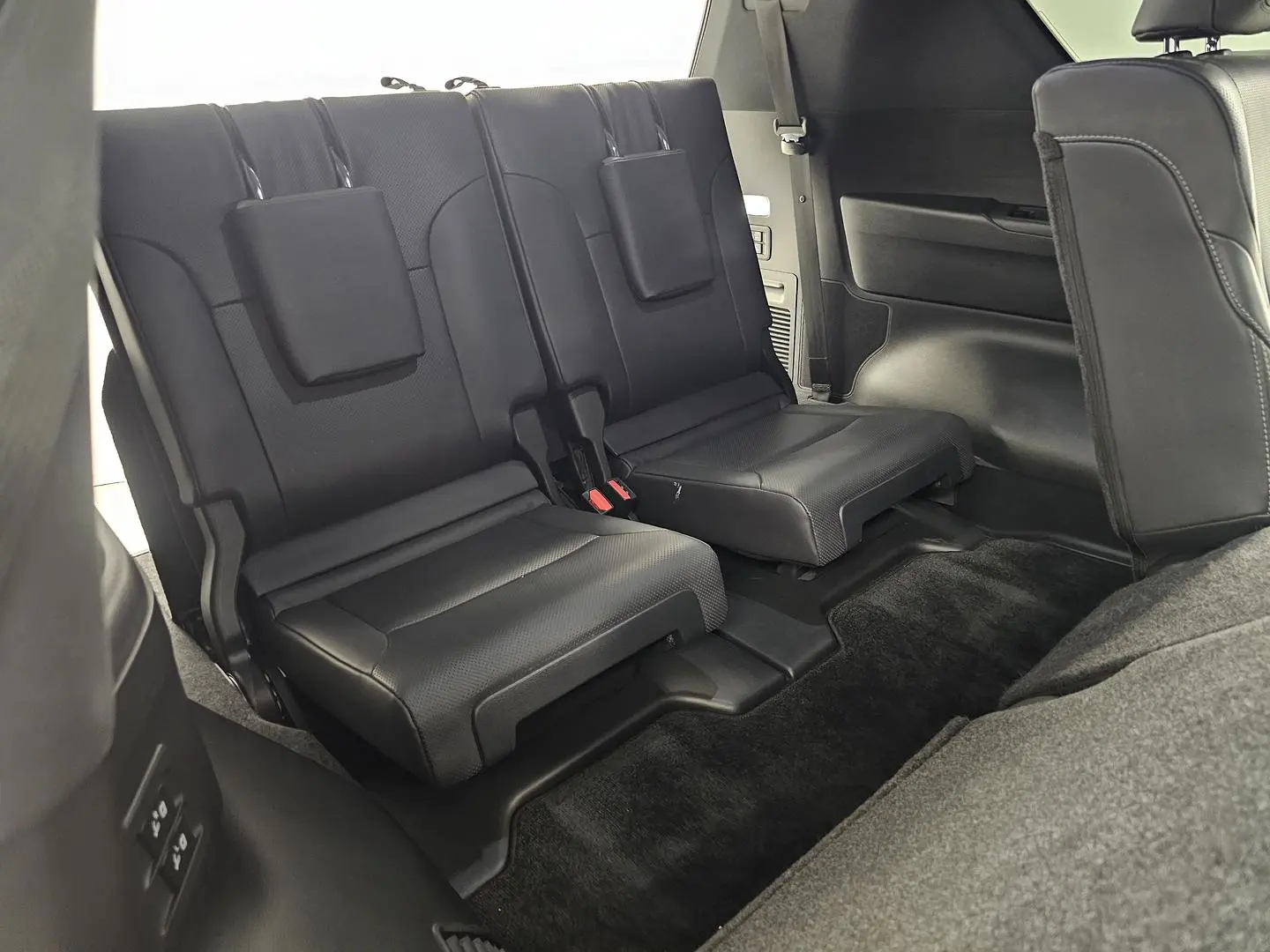 2023 Lexus LX Gallery Image 23