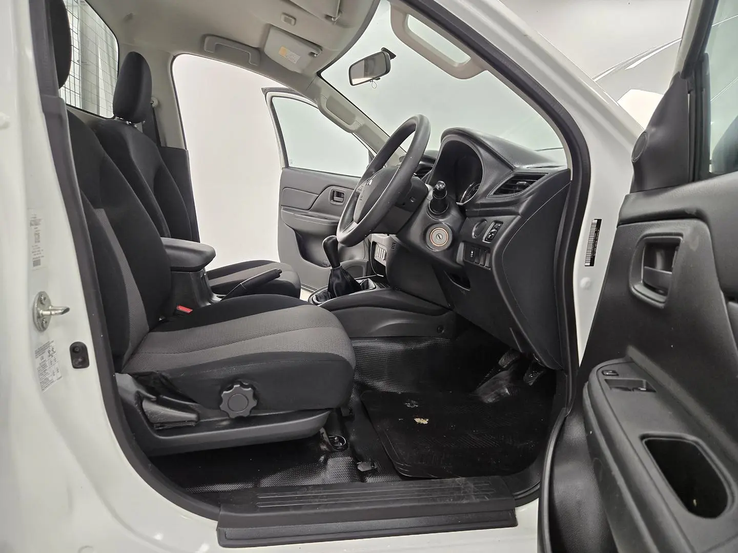 2021 Mitsubishi Triton Gallery Image 19