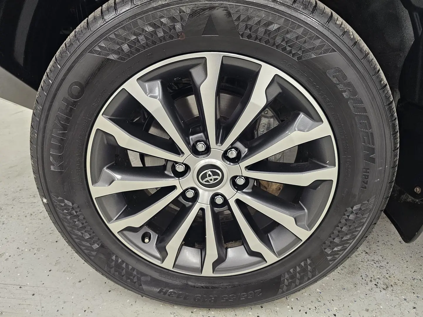 2023 Toyota Landcruiser Prado Gallery Image 9