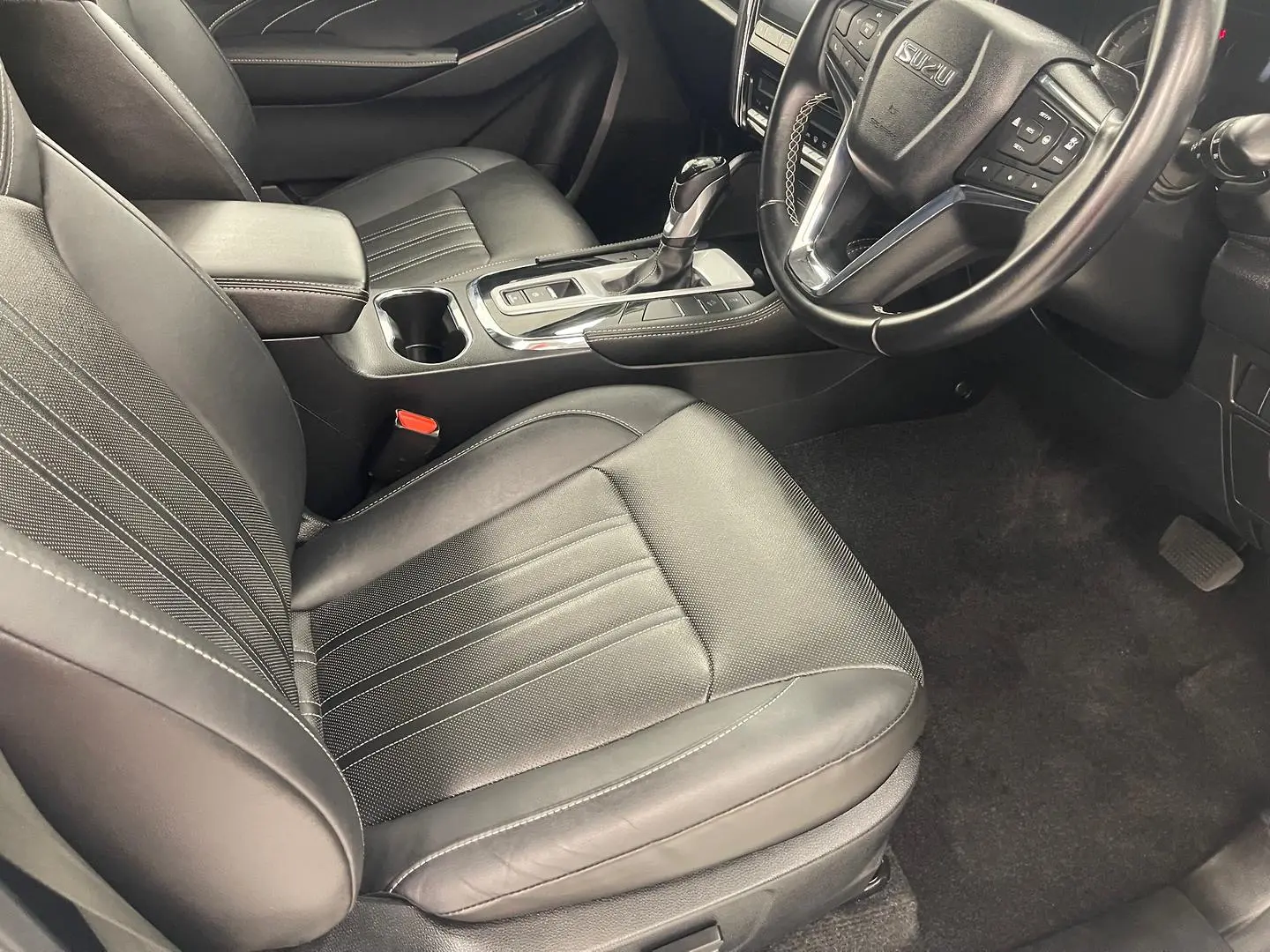 2021 Isuzu MU-X Gallery Image 22