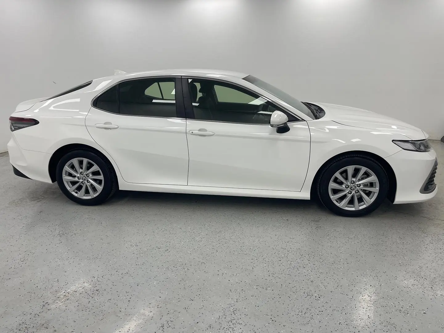 2024 Toyota Camry Gallery Image 2