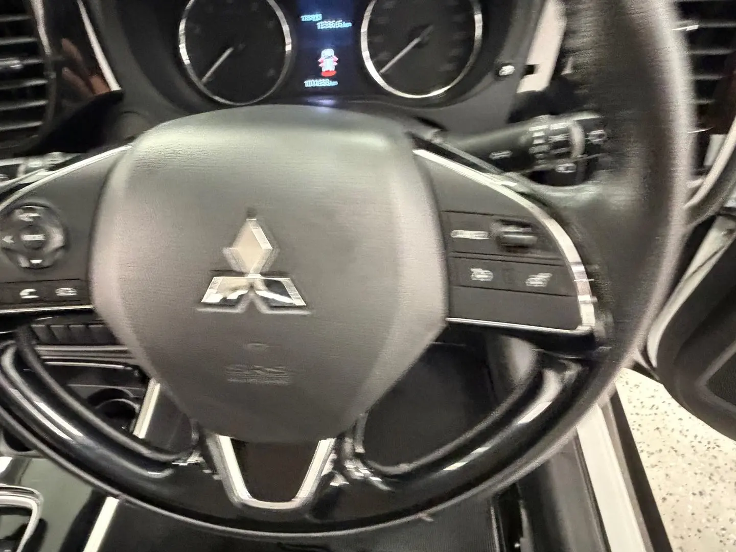 2020 Mitsubishi Outlander Gallery Image 17