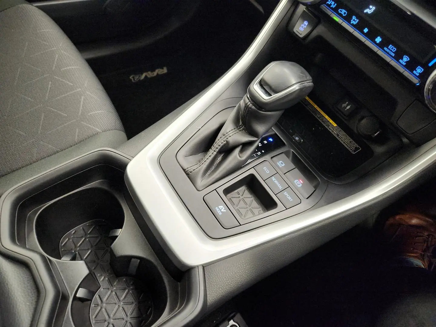 2019 Toyota RAV4 Gallery Image 28