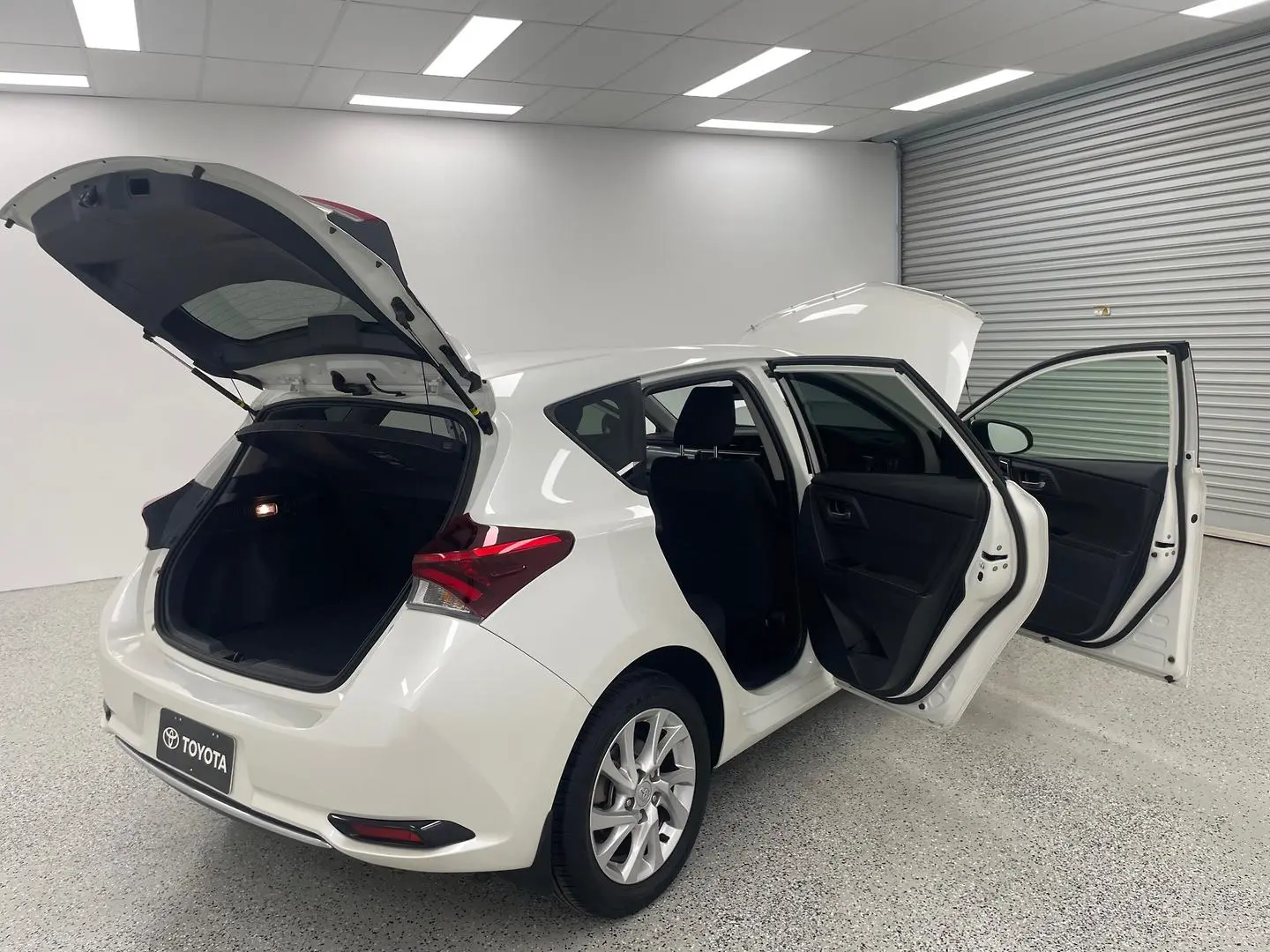 2017 Toyota Corolla Gallery Image 12