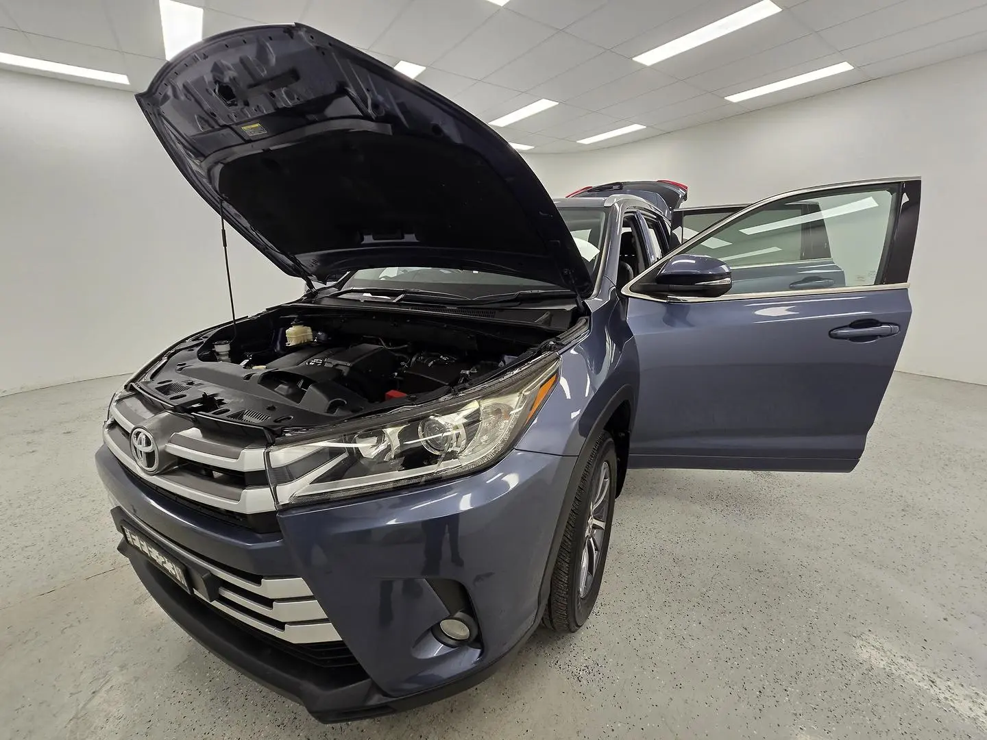 2017 Toyota Kluger Gallery Image 13