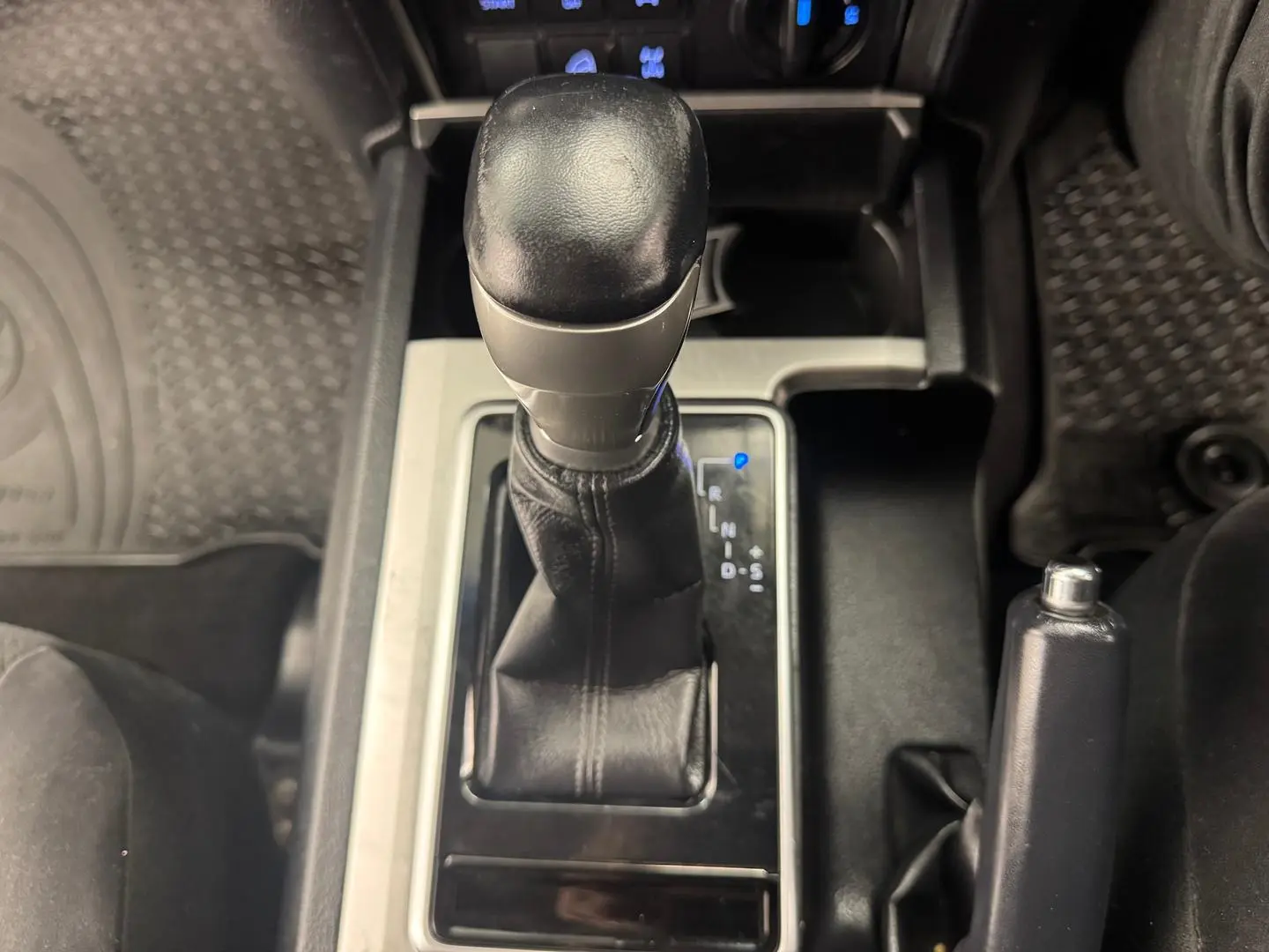 2018 Toyota Landcruiser Prado Gallery Image 24