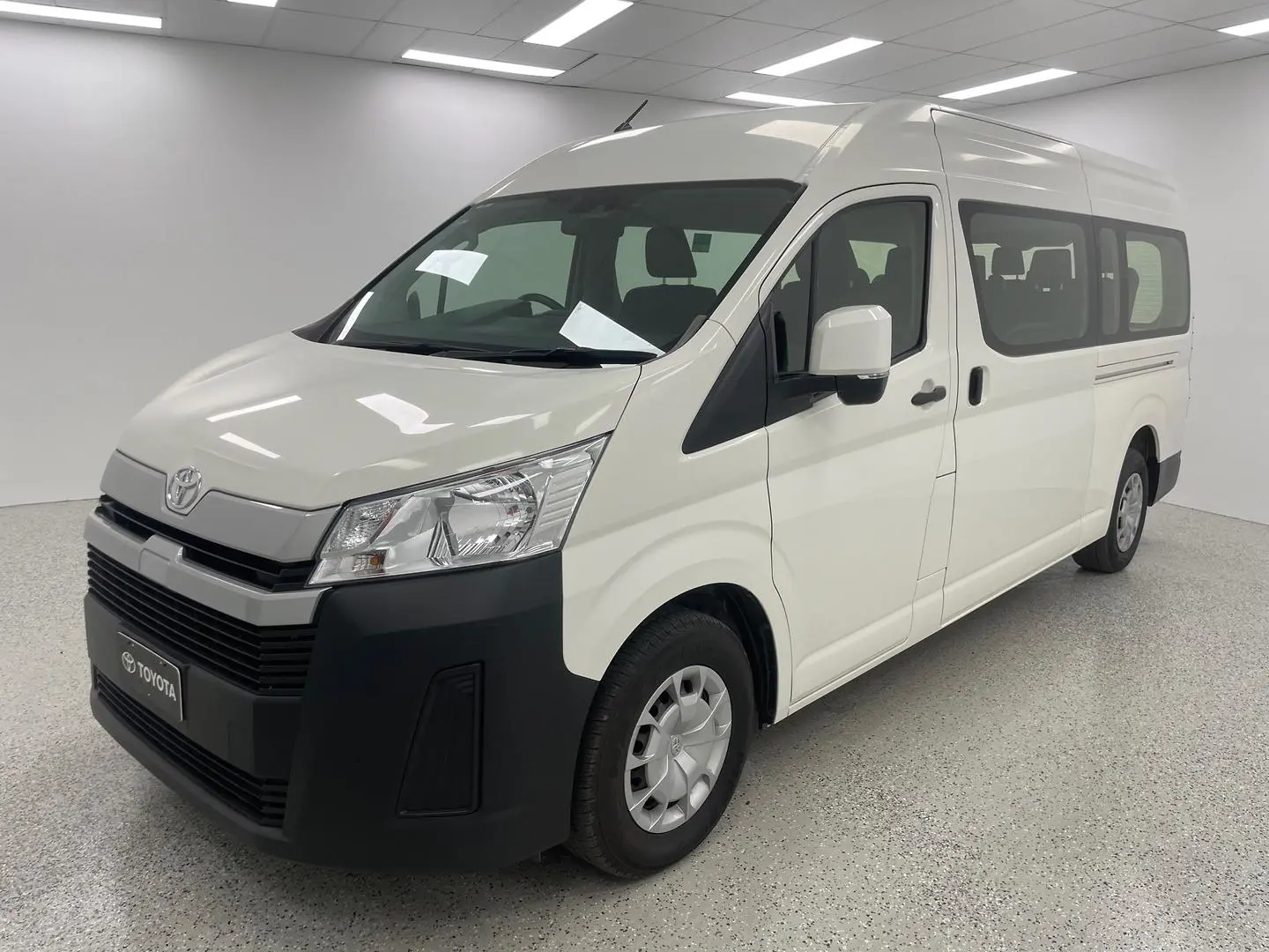 2019 Toyota Hiace Gallery Image 6