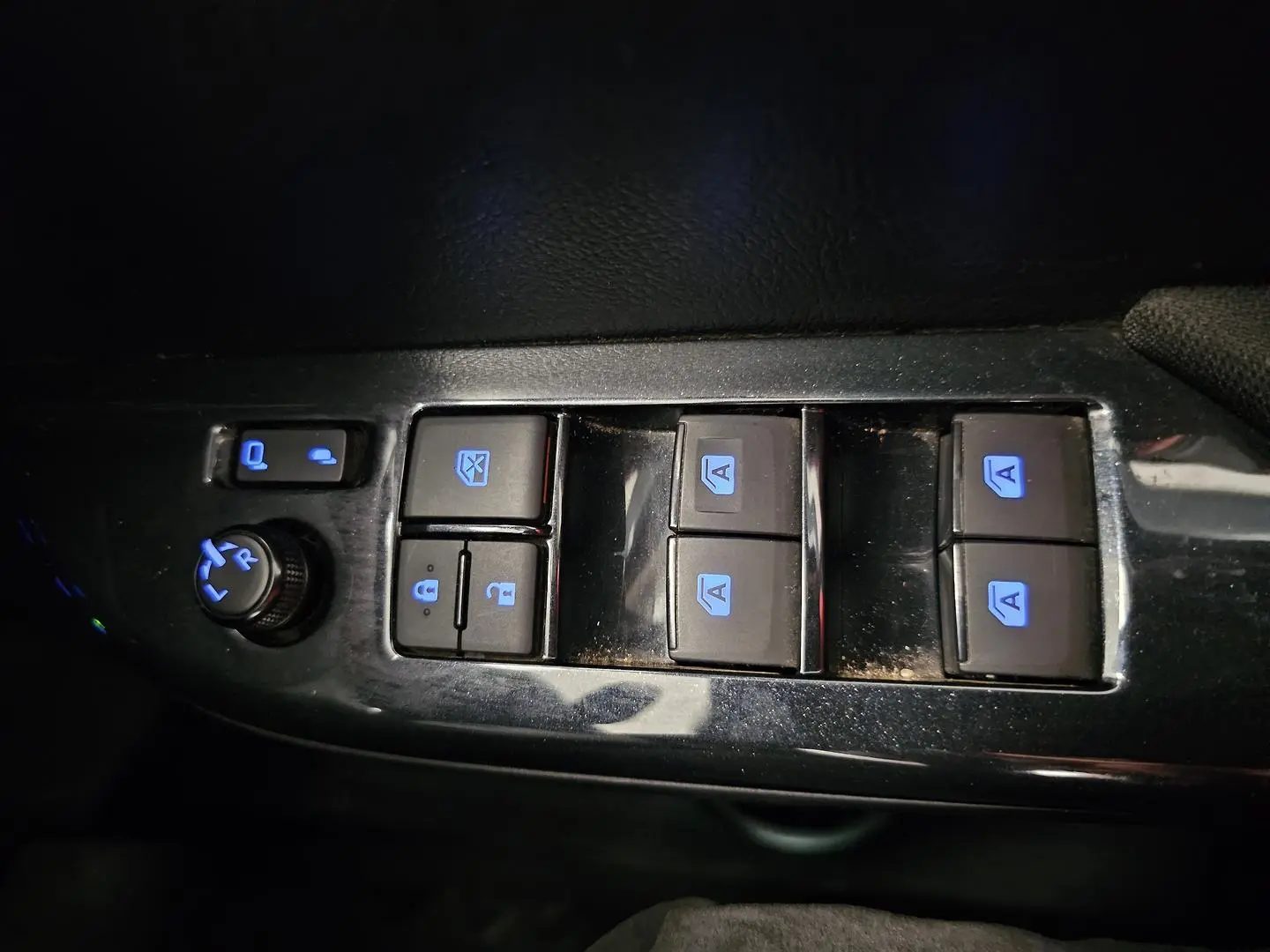 2023 Toyota Hilux Gallery Image 39