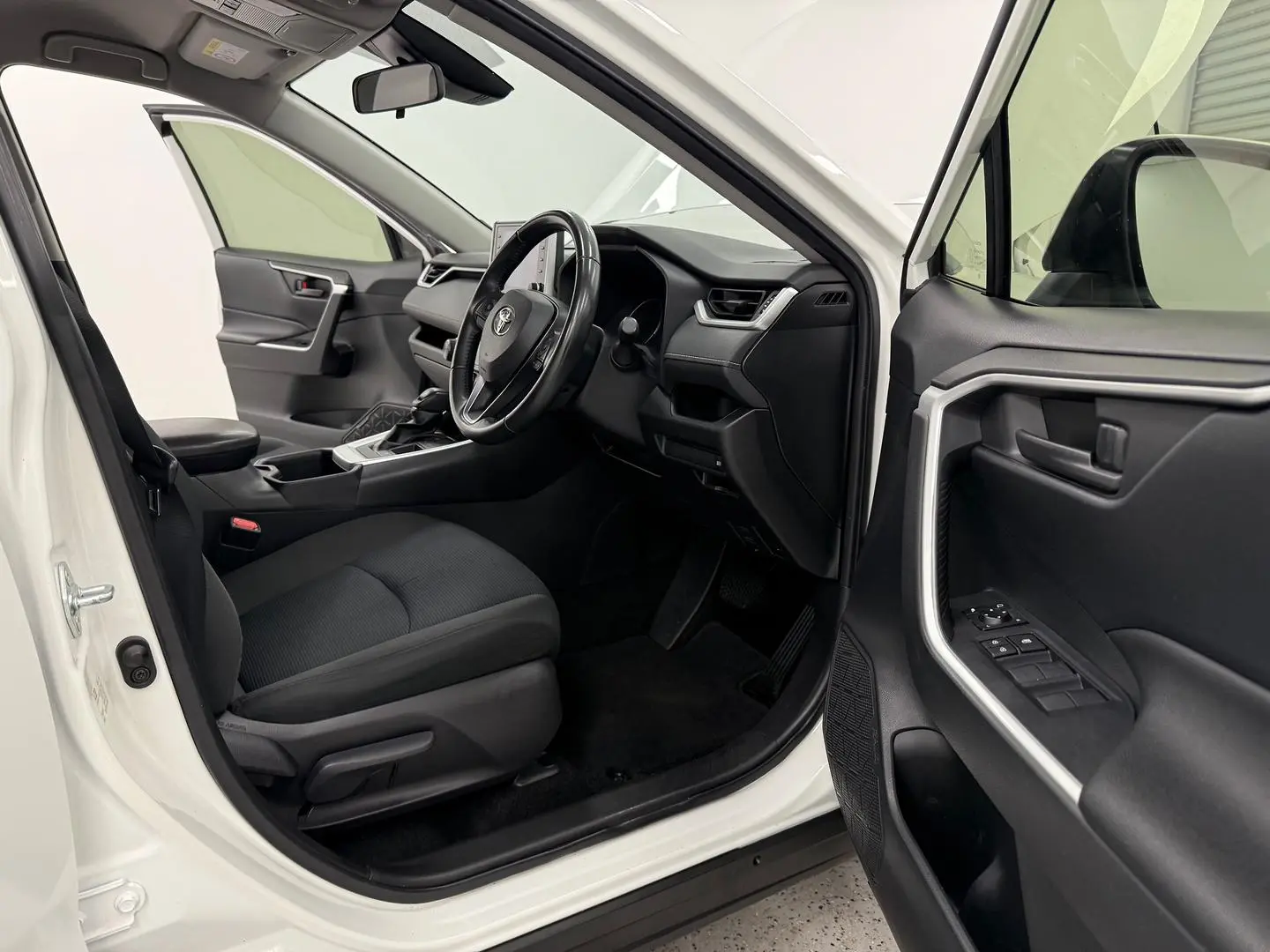 2022 Toyota RAV4 Gallery Image 19