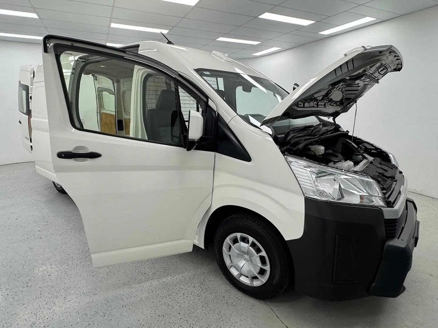 2023 Toyota Hiace Gallery Image 7