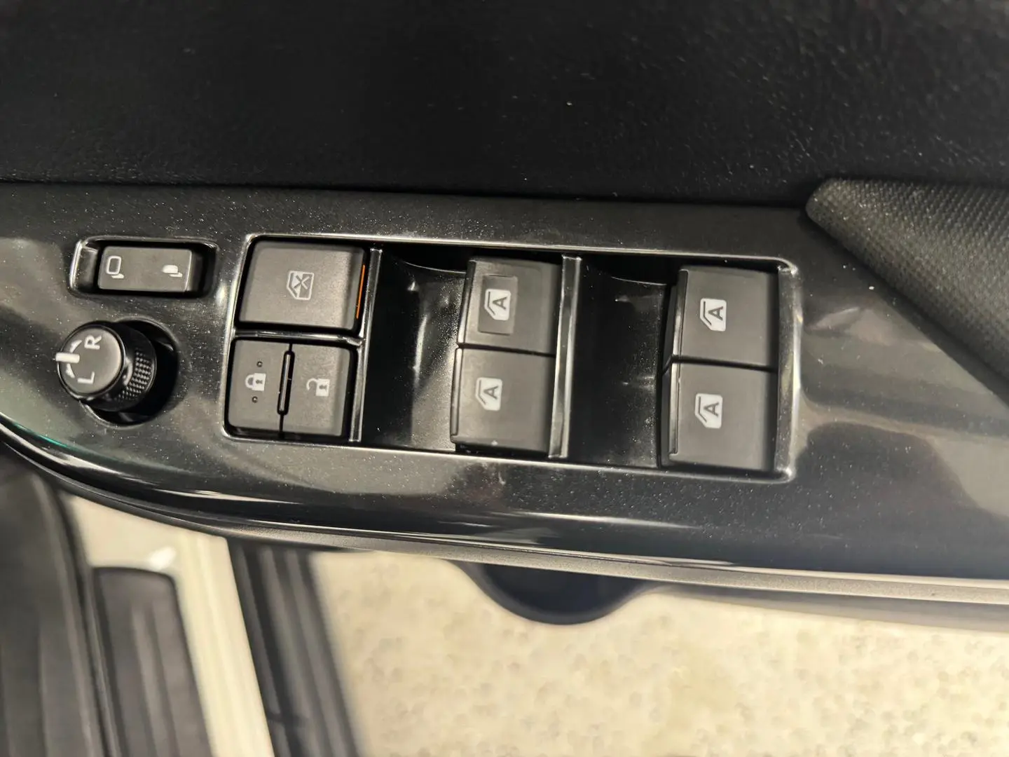 2018 Toyota Hilux Gallery Image 17