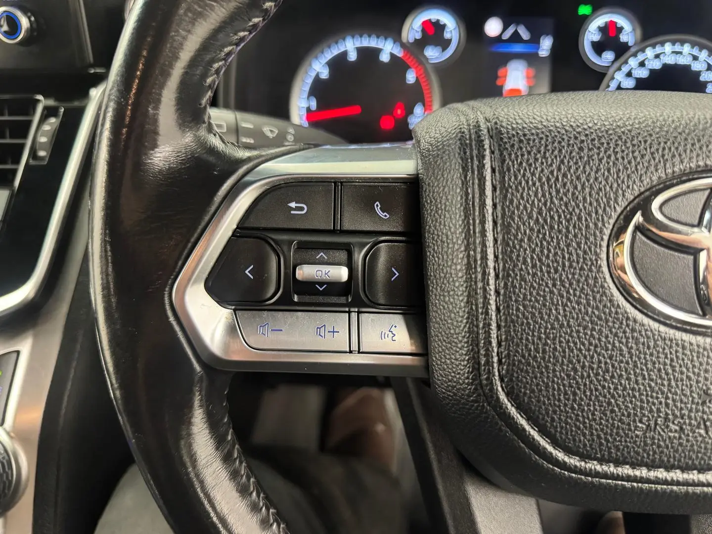 2023 Toyota Landcruiser Gallery Image 17