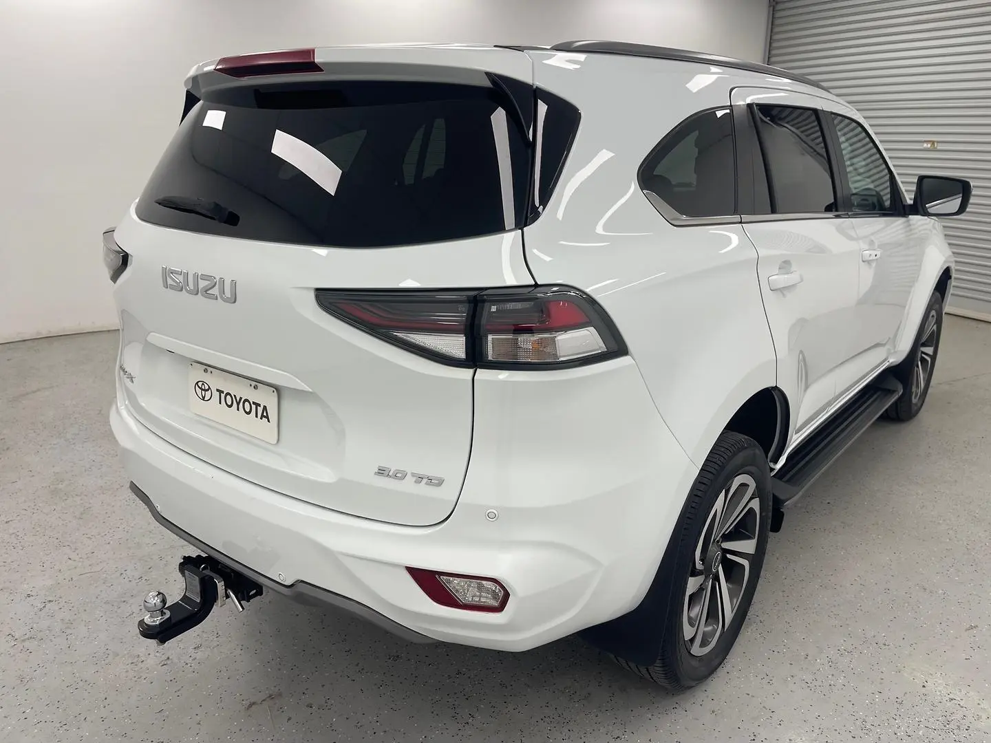 2021 Isuzu MU-X Gallery Image 3