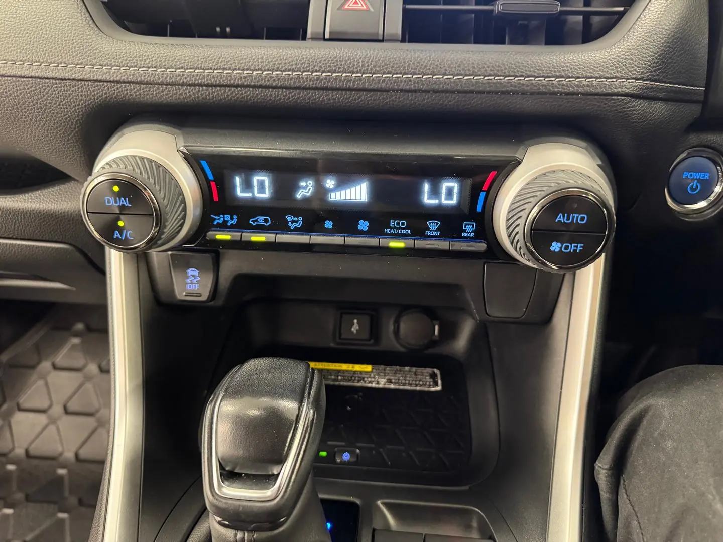 2020 Toyota RAV4 Gallery Image 23