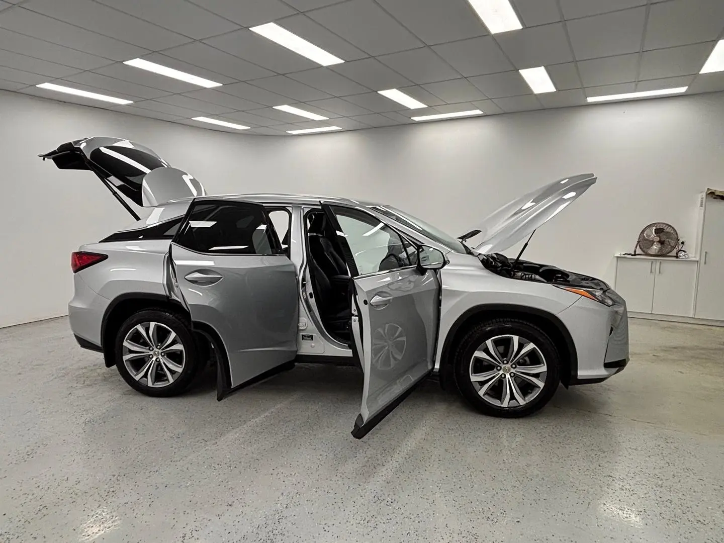 2017 Lexus RX Gallery Image 9