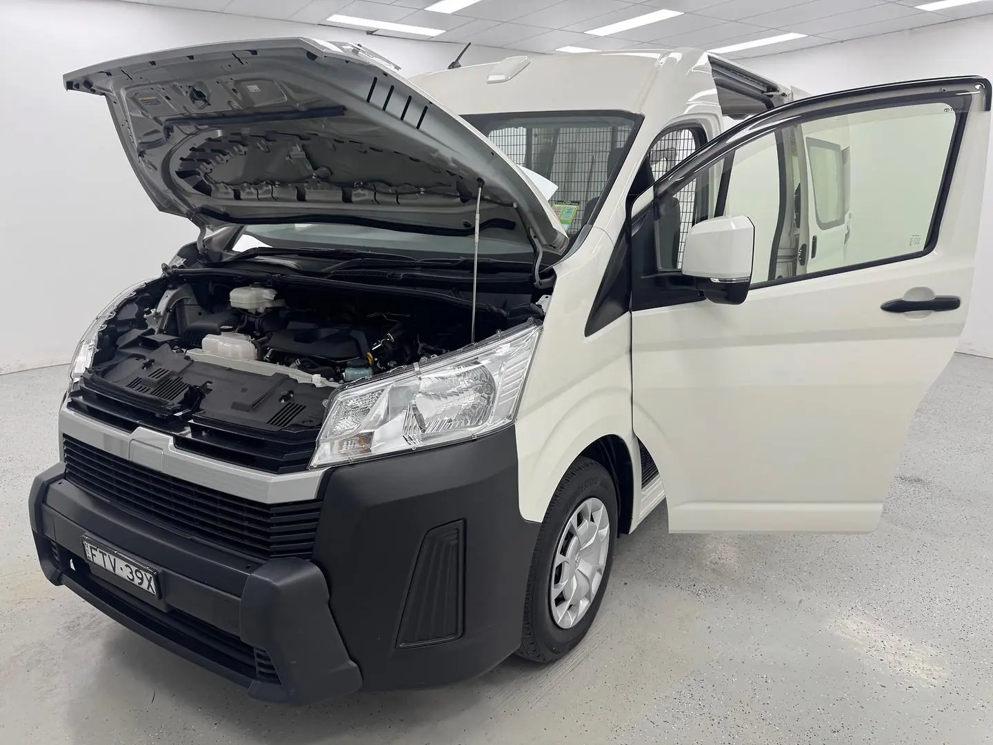 2023 Toyota Hiace Gallery Image 12