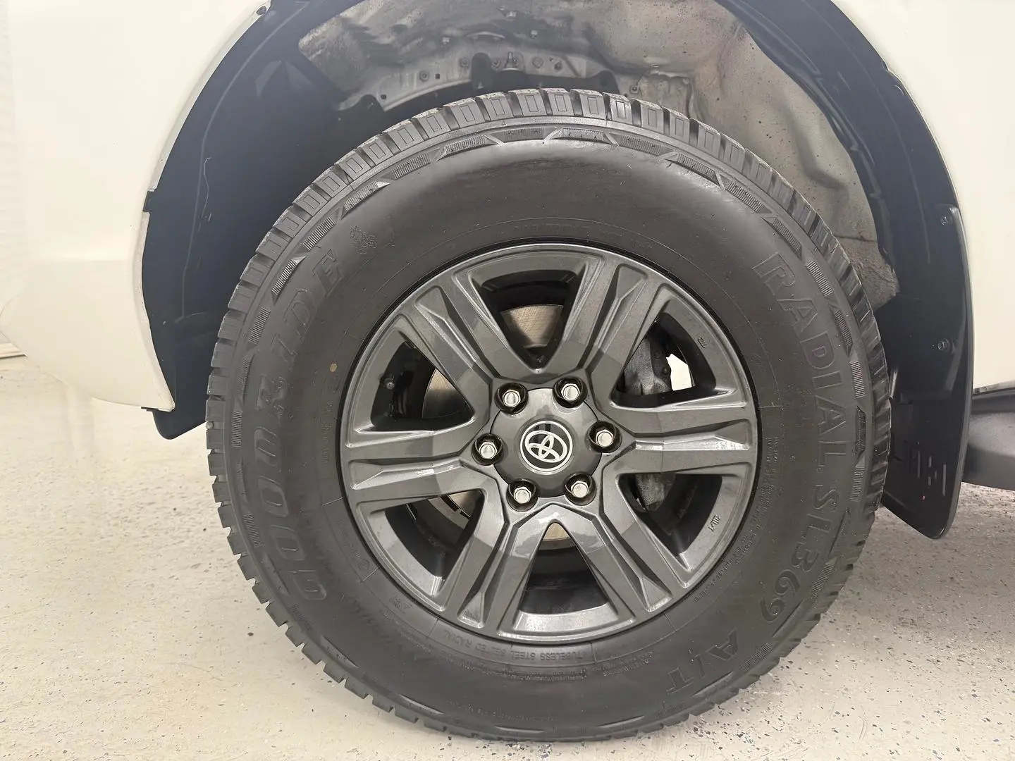 2021 Toyota Hilux Gallery Image 9