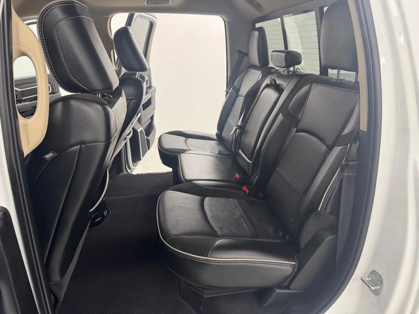 2022 RAM 2500 Gallery Image 32