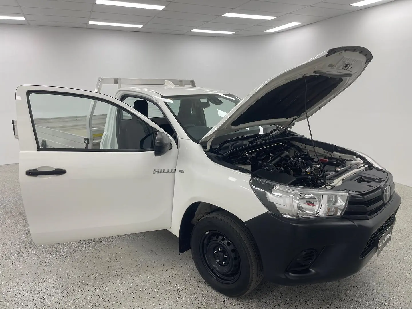 2024 Toyota Hilux Gallery Image 7