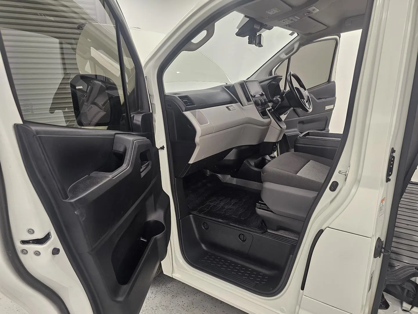 2022 Toyota Hiace Gallery Image 12