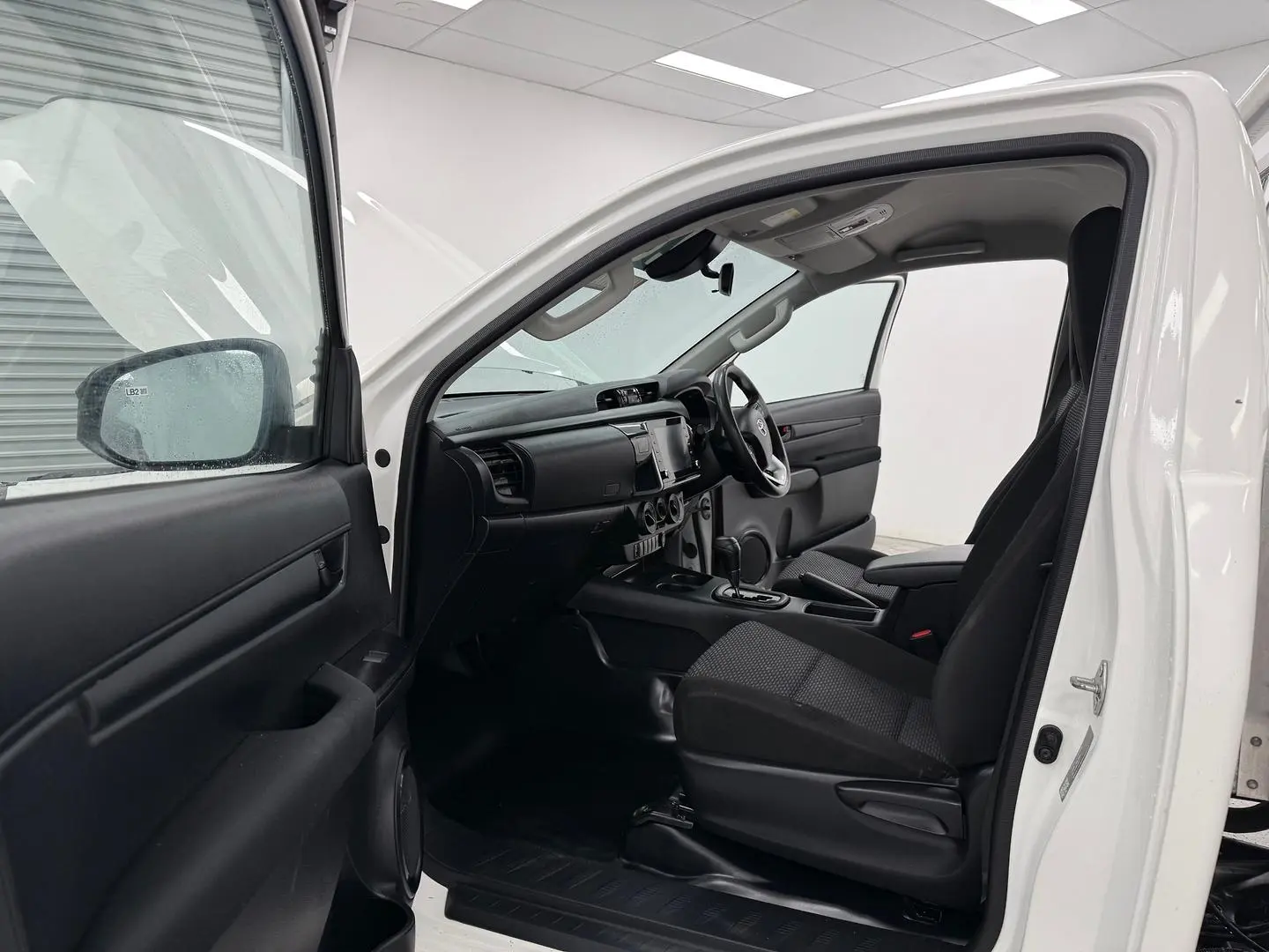 2022 Toyota Hilux Gallery Image 9