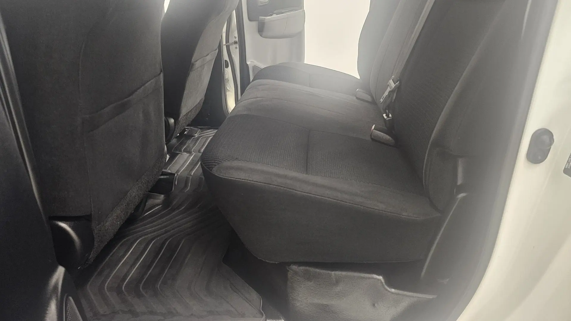 2015 Toyota Hilux Gallery Image 14