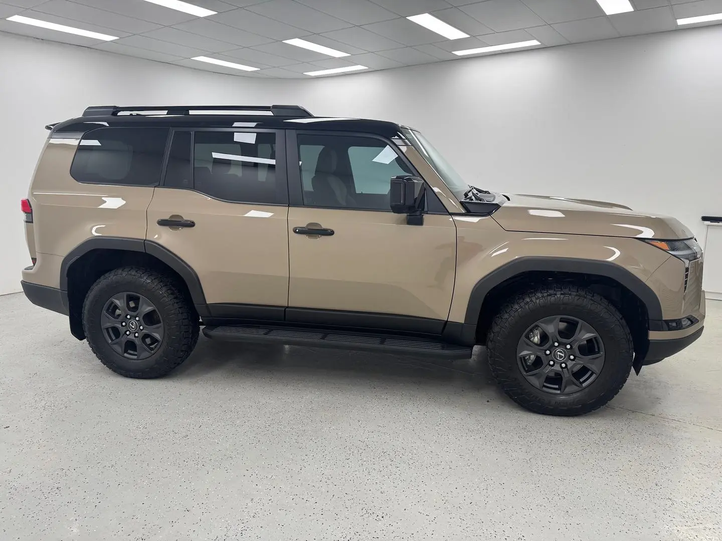 2024 Lexus GX Gallery Image 2