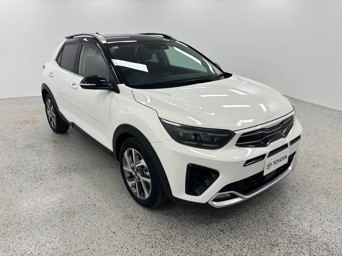 2022 Kia Stonic Gallery Image 1