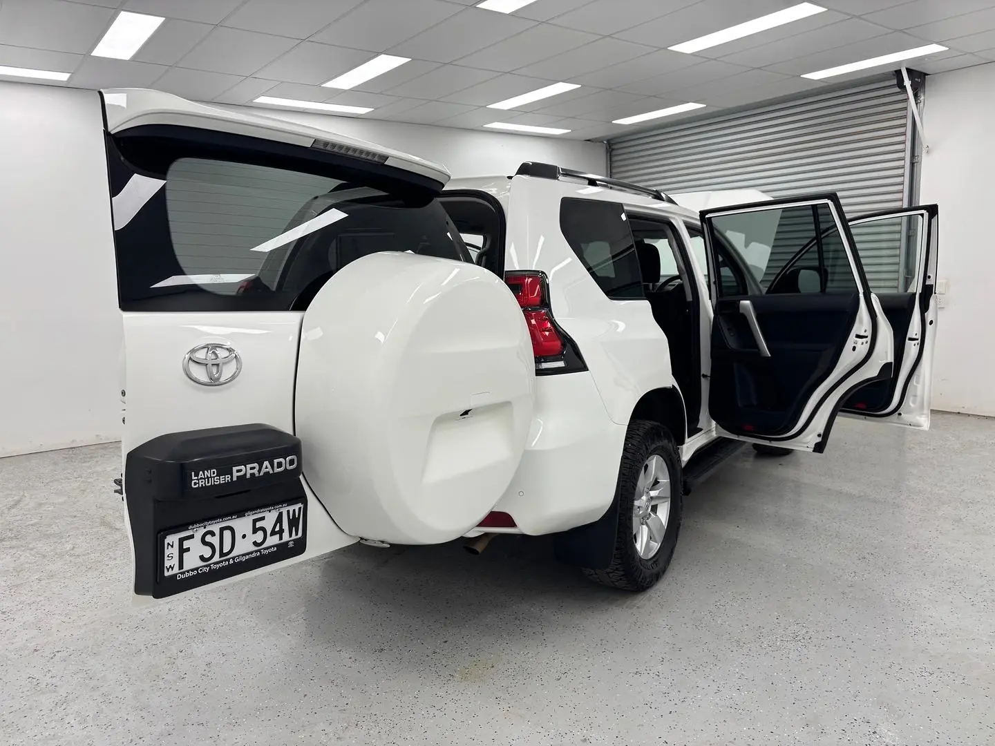2023 Toyota Landcruiser Prado Gallery Image 10