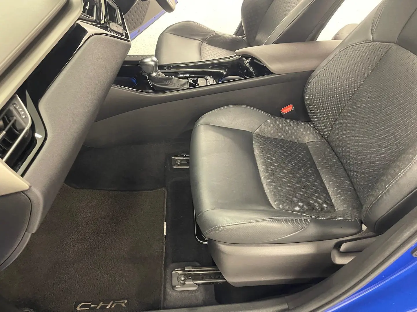 2021 Toyota C-HR Gallery Image 17