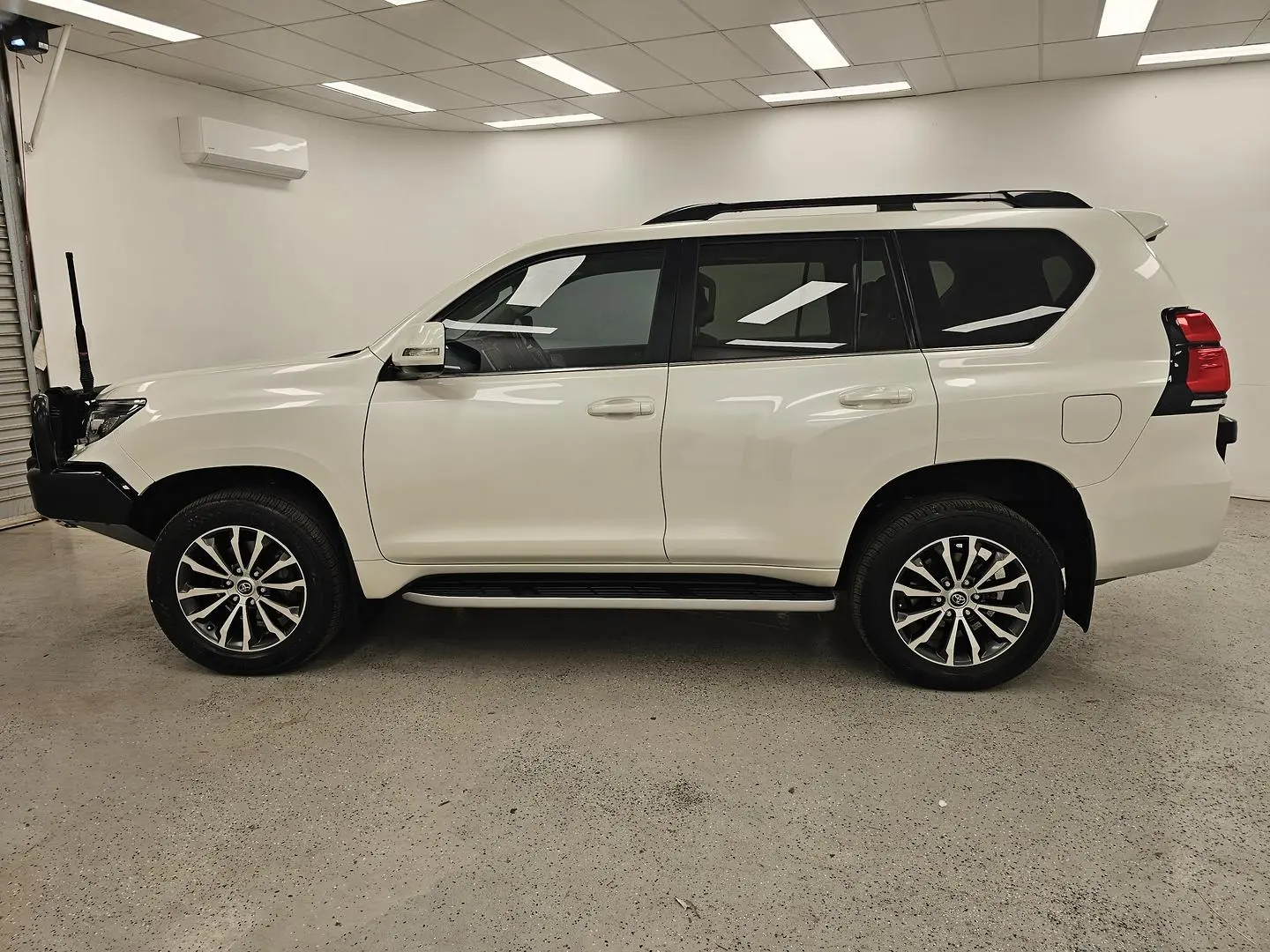 2023 Toyota Landcruiser Prado Gallery Image 6
