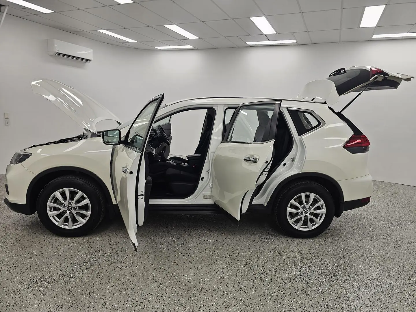 2021 Nissan X-TRAIL Gallery Image 10