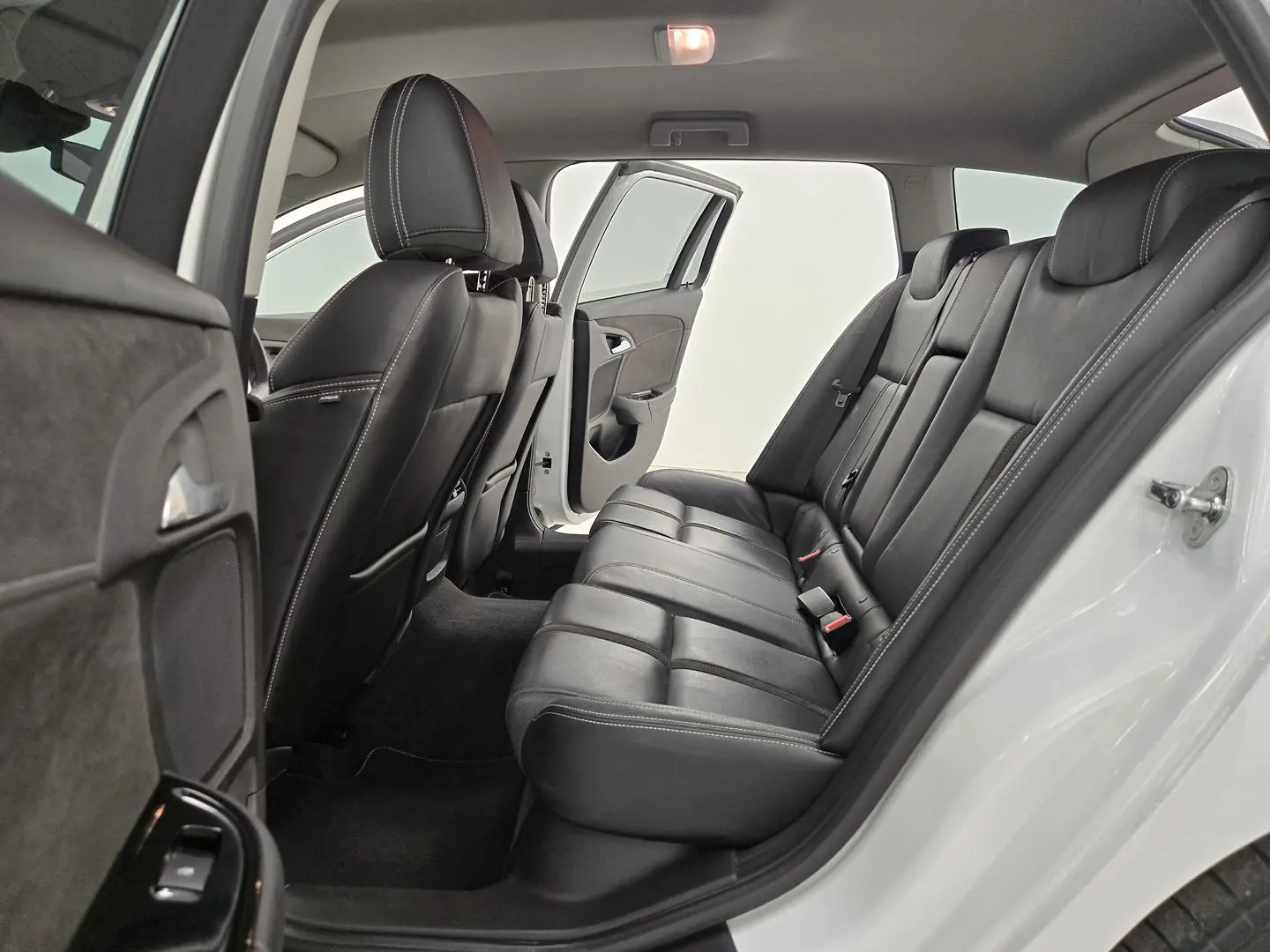 2017 Holden Commodore Gallery Image 19