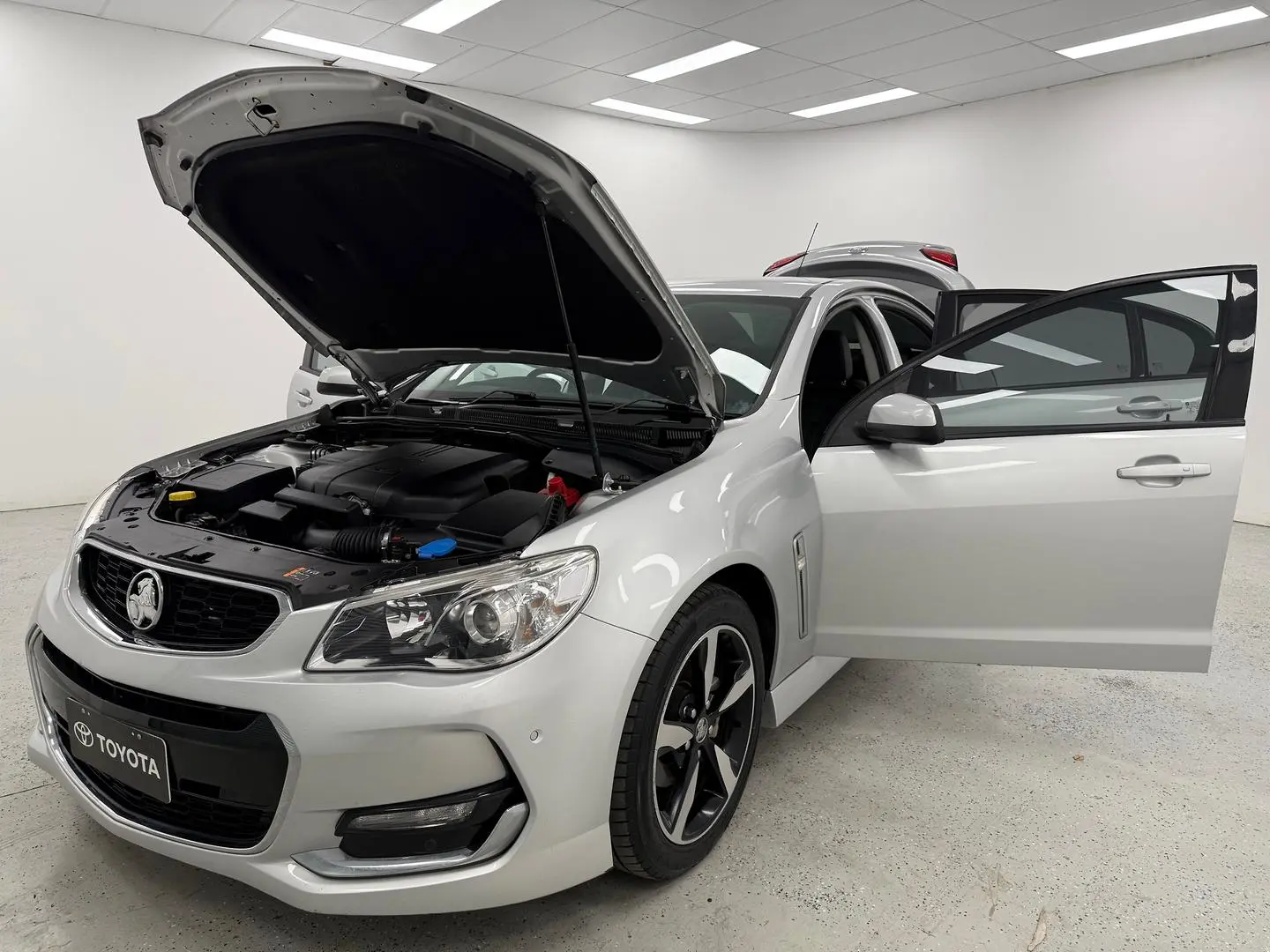 2017 Holden Commodore Gallery Image 8