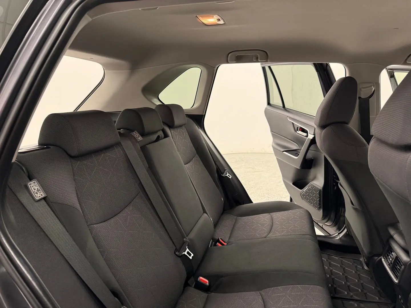2019 Toyota RAV4 Gallery Image 19