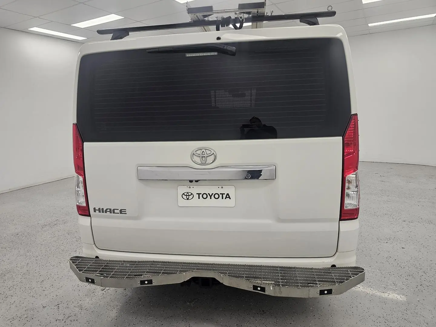 2022 Toyota Hiace Gallery Image 4